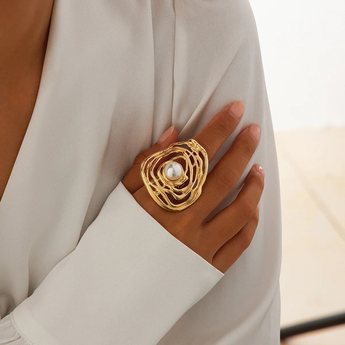 Trendy Big Women's Rings with Irregular Hollow Imitation Pearl Ins Style Niche Alloy Open Ring African Jewelry for Dubai Gifts
