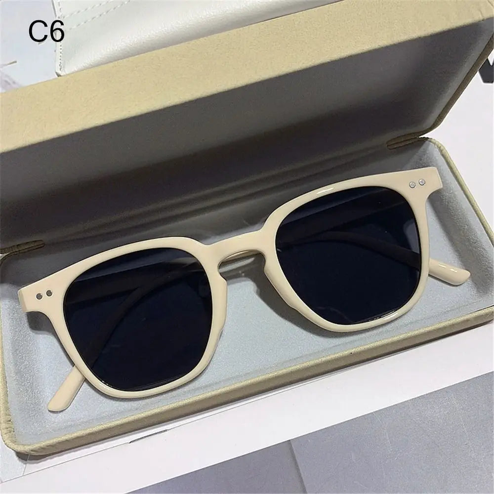 Beach Sunnies Sun Glasses Vintage Sunglasses For Women and Men Clear Ocean Gradient Lens Retro Shades Eyewear Summer Accessory